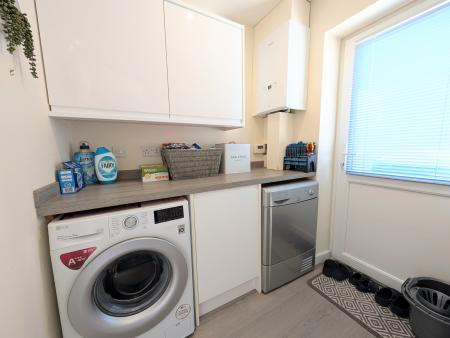 4 bedroom Detached house to let in Chaplins Lane, Desborough, NN14