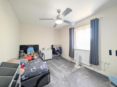 4 bedroom Detached house to let in Chaplins Lane, Desborough, NN14