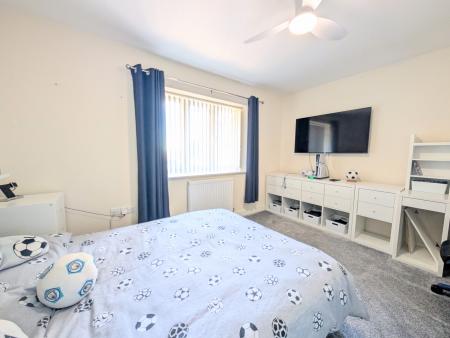 4 bedroom Detached house to let in Chaplins Lane, Desborough, NN14
