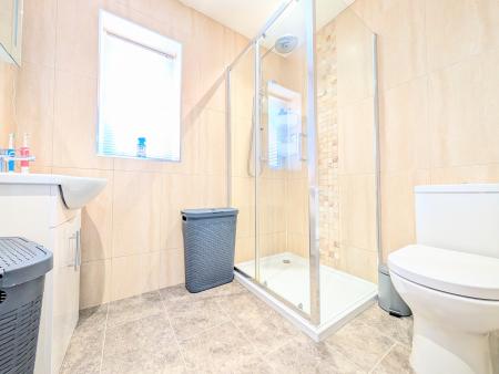 4 bedroom Detached house to let in Chaplins Lane, Desborough, NN14