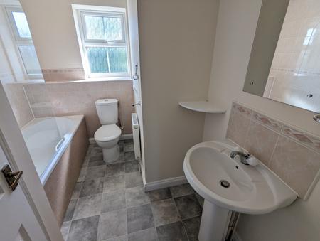 4 bedroom Detached house to let in Gunnell Close, Kettering, NN15