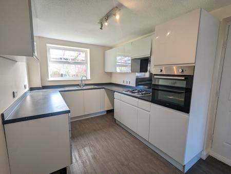 4 bedroom Detached house to let in Gunnell Close, Kettering, NN15
