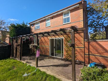 4 bedroom Detached house to let in Gunnell Close, Kettering, NN15