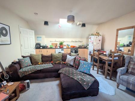 2 bedroom Flat to let in Rothwell Road, Kettering, NN16