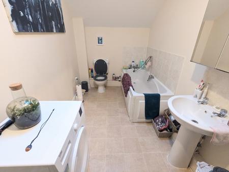 2 bedroom Flat to let in Rothwell Road, Kettering, NN16