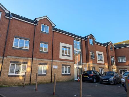 2 bedroom Flat to let in Rothwell Road, Kettering, NN16