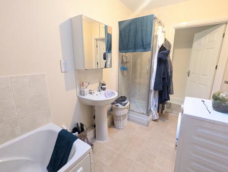2 bedroom Flat to let in Rothwell Road, Kettering, NN16