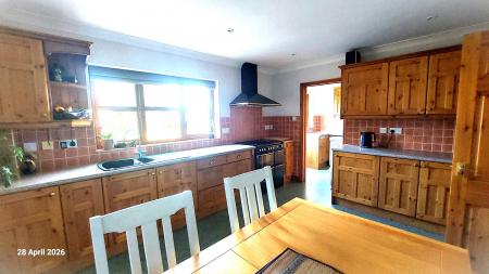 4 bedroom Detached house to let in Burrells Meadow, Beeston, King's Lynn, PE32