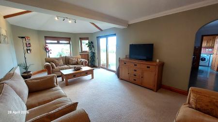 4 bedroom Detached house to let in Burrells Meadow, Beeston, King's Lynn, PE32