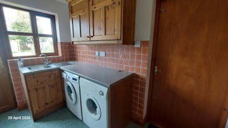 4 bedroom Detached house to let in Burrells Meadow, Beeston, King's Lynn, PE32