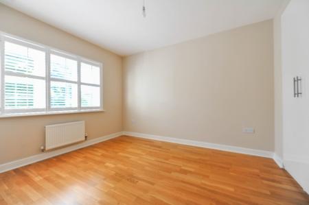 4 bedroom Terraced House to let in Dalmeny Way, Epsom, KT18