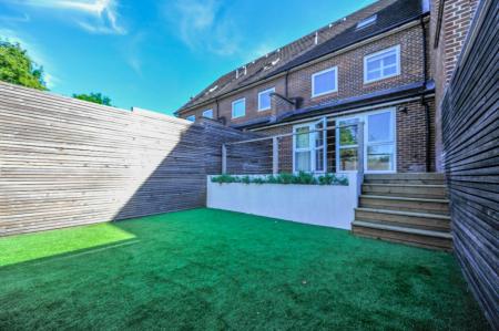 4 bedroom Terraced House to let in Dalmeny Way, Epsom, KT18