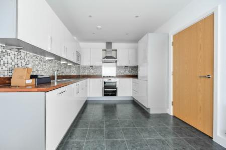 4 bedroom Terraced House to let in Dalmeny Way, Epsom, KT18