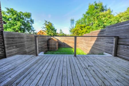 4 bedroom Terraced House to let in Dalmeny Way, Epsom, KT18