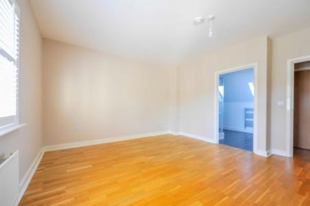 4 bedroom Terraced House to let in Dalmeny Way, Epsom, KT18