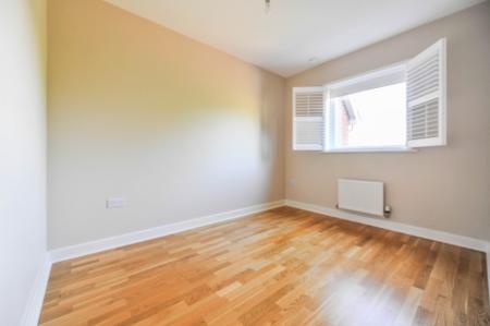 4 bedroom Terraced House to let in Dalmeny Way, Epsom, KT18