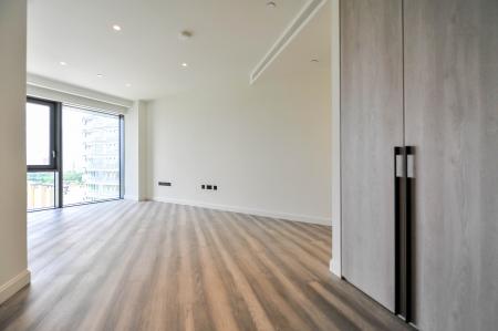 1 bedroom Studio flat to let in 50 Marsh Wall, London, E22