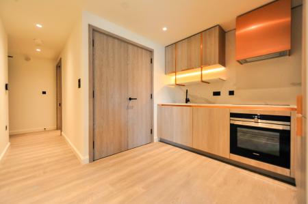 1 bedroom Studio flat to let in 50 Marsh Wall, London, E22