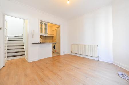 1 bedroom Flat to let in St. James Road, Kingston, KT6