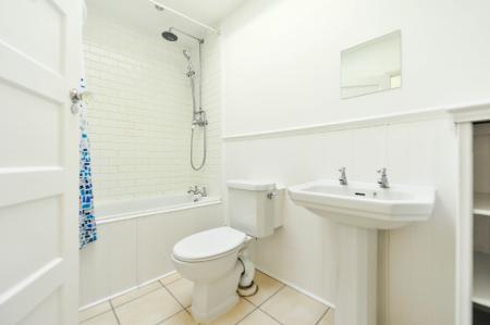 1 bedroom Flat to let in St. James Road, Kingston, KT6