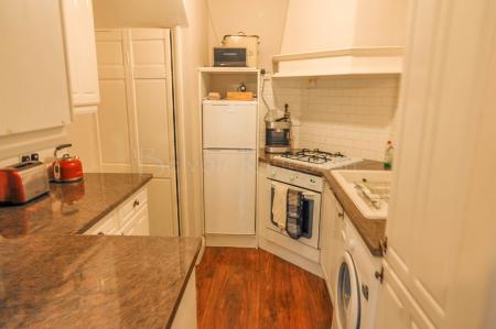 1 bedroom Flat to let in St. James Road, Kingston, KT6