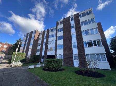 2 bedroom Flat to let in Galsworthy Road, Kingston, KT2