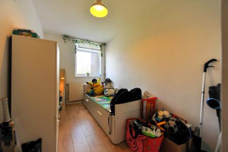 2 bedroom Flat to let in Galsworthy Road, Kingston, KT2