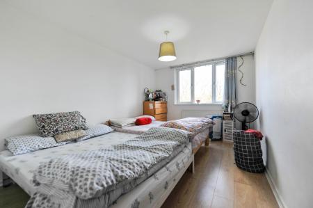 2 bedroom Flat to let in Galsworthy Road, Kingston, KT2