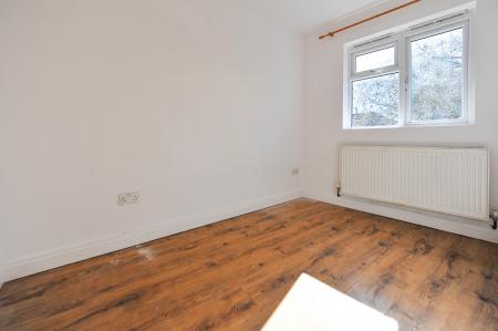 3 bedroom Flat to let in Grange Road, London, SE1