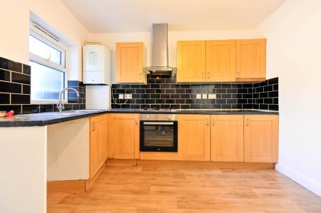 3 bedroom Flat to let in Grange Road, London, SE1
