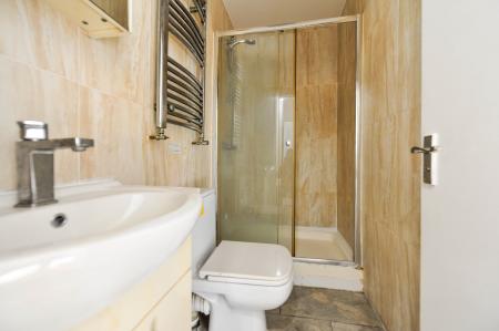 3 bedroom Flat to let in Grange Road, London, SE1