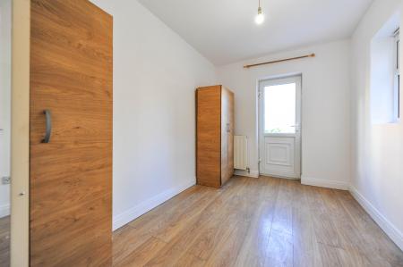 3 bedroom Flat to let in Grange Road, London, SE1