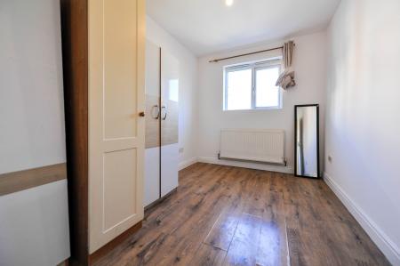 3 bedroom Flat to let in Grange Road, London, SE1