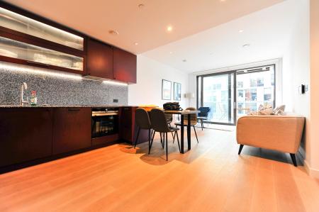 2 bedroom Flat to let in 1 Viaduct Gardens, London, SW11