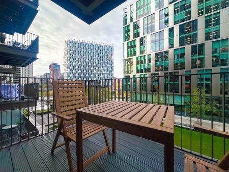 2 bedroom Flat to let in 1 Viaduct Gardens, London, SW11