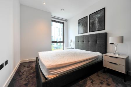 2 bedroom Flat to let in 1 Viaduct Gardens, London, SW11