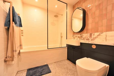 2 bedroom Flat to let in 1 Viaduct Gardens, London, SW11