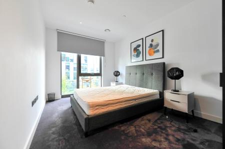 2 bedroom Flat to let in 1 Viaduct Gardens, London, SW11