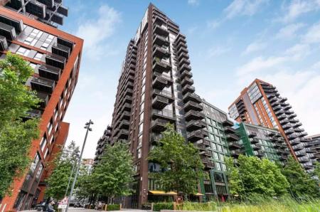 2 bedroom Flat to let in 1 Viaduct Gardens, London, SW11
