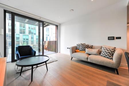 2 bedroom Flat to let in 1 Viaduct Gardens, London, SW11