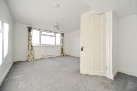 3 bedroom Terraced House to let in Kingscote Road, New Malden, Kingston, KT3