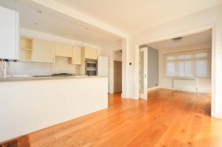 3 bedroom Terraced House to let in Kingscote Road, New Malden, Kingston, KT3