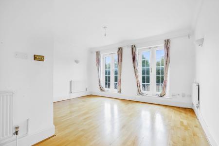 4 bedroom Town house to let in Chadwick Place, Kingston, KT6