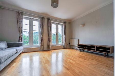 4 bedroom Town house to let in Chadwick Place, Kingston, KT6