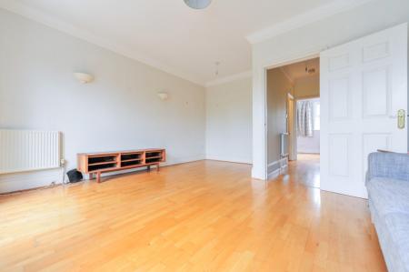 4 bedroom Town house to let in Chadwick Place, Kingston, KT6