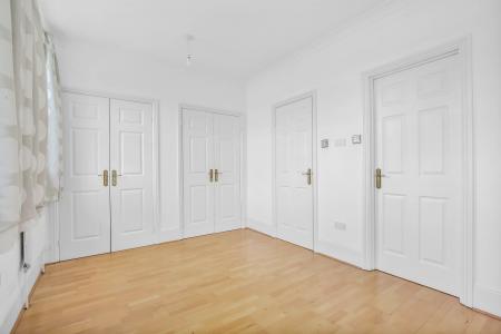 4 bedroom Town house to let in Chadwick Place, Kingston, KT6