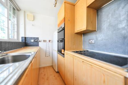 2 bedroom Detached house to let in Whitton Road, London, TW2
