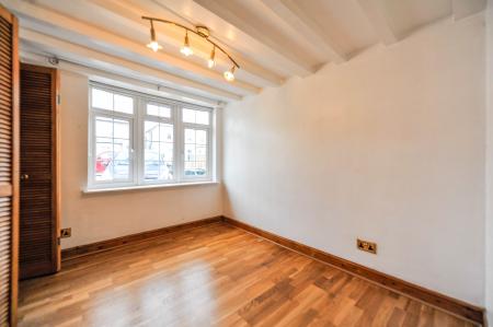2 bedroom Detached house to let in Whitton Road, London, TW2