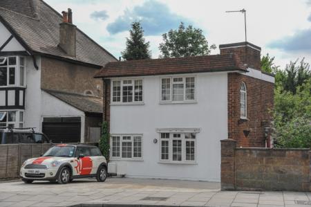 2 bedroom Detached house to let in Whitton Road, London, TW2