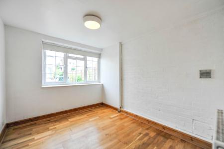 2 bedroom Detached house to let in Whitton Road, London, TW2